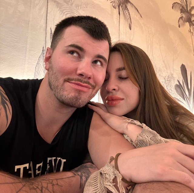 Никита Гуранда отдохнул в ресторане с Хорошевыми и Лясковец