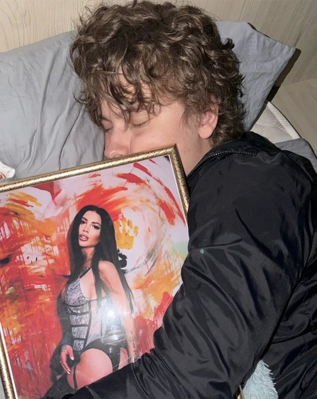 Клава Безверхова продолжает покорять парней Дома-2 Клава Безверхова продолжает покорять парней Дома-2