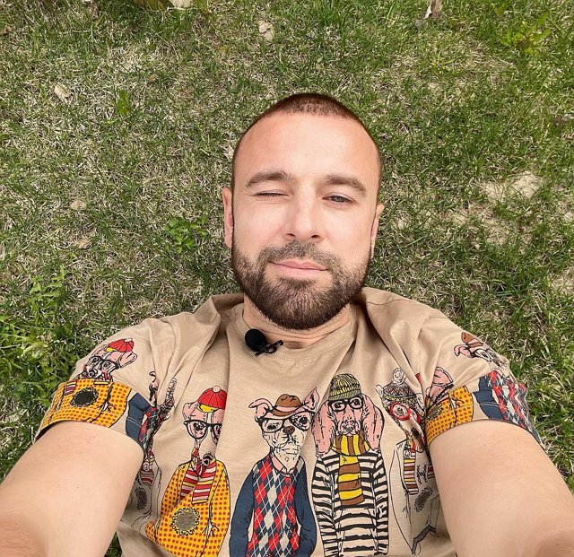 Алексей Адеев покусал Ивану Михайличенко Алексей Адеев покусал Ивану Михайличенко