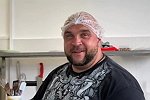 Глеб Жемчугов осваивает профессию кондитера