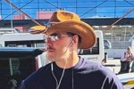 Хорошев улетел в Китай с женой, но это не Дорожкина