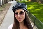 Евгения Дорожкина нашла компаньона для прогулок по Парижу